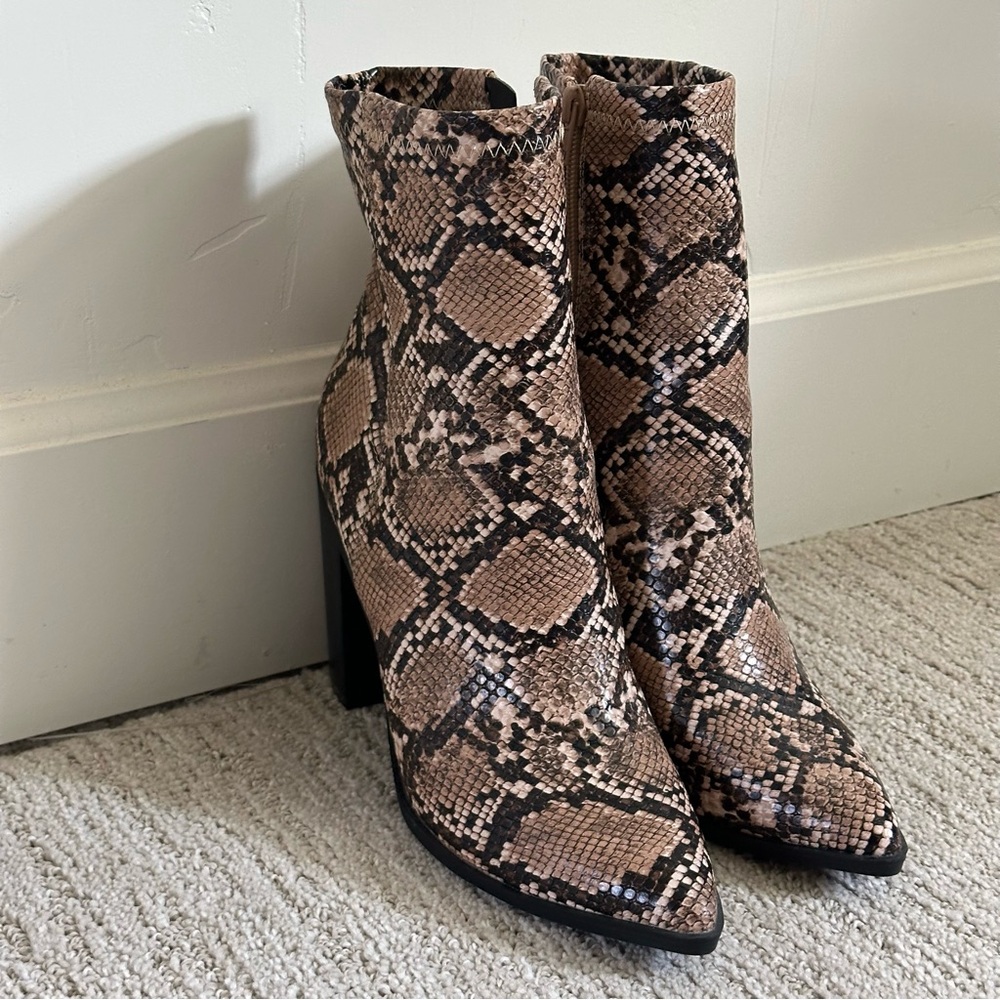 Snakeskin Print Heeled Boots